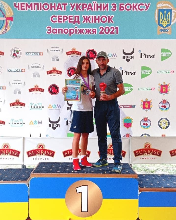 Каріна Вовк зі своїм тренером випускником ТНПУ Русланом Фірманом